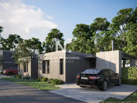 En venta casa de 2 dormitorios en Pinares Punta del Este.