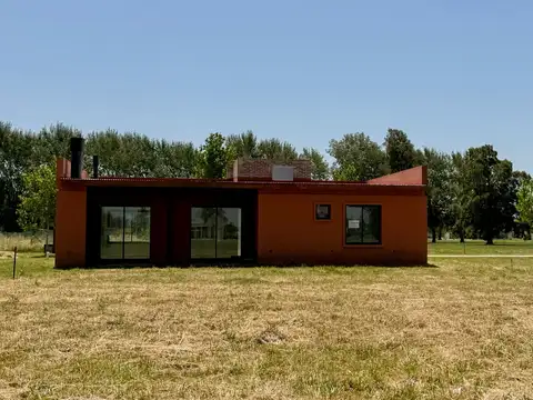 Casa a estrenar, en el corazón de La Federala, donde el verde y la tranquilidad son protagonistas