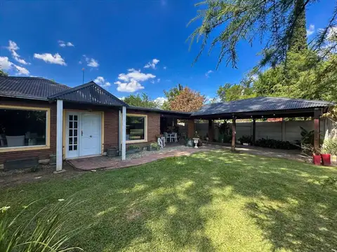 Casa en venta 2 dormitorios con pileta en Roldán