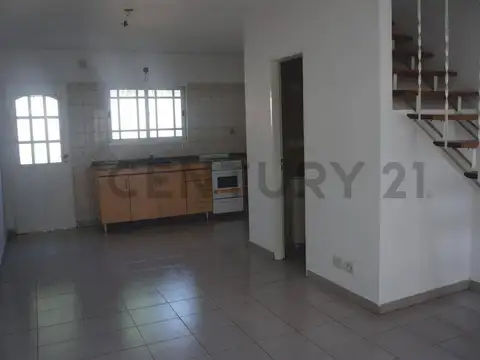 Campo de Mayo 7900, Piso 0