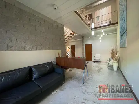 Casa 6 ambientes con 2 baños