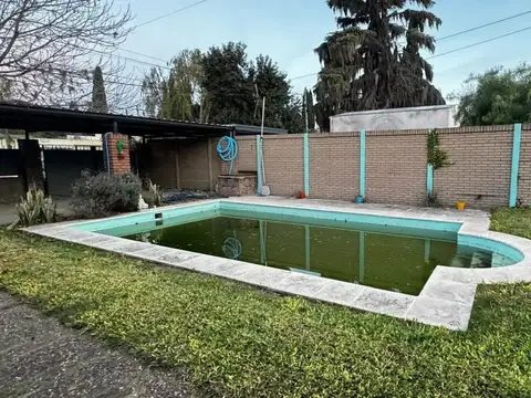 Casa en Venta con 2 cocheras