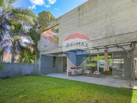 Casa 7 ambientes con 4 baños