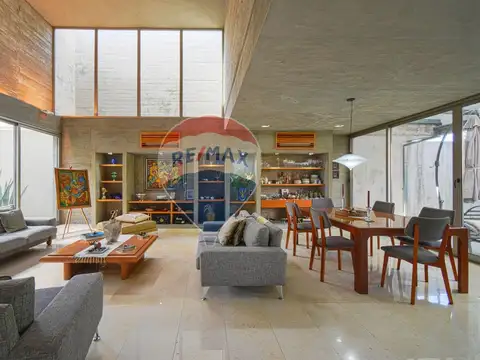 Casa en Venta con 2 cocheras