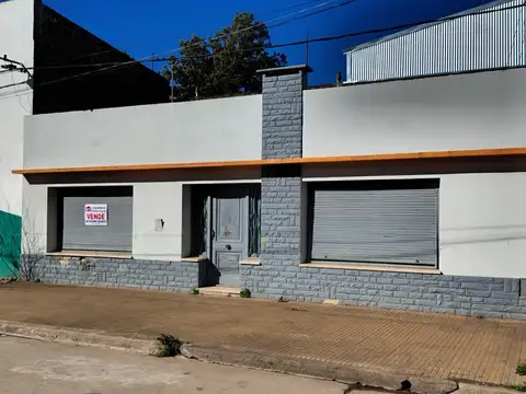 Casa con local en zona centrica en Carmen de Areco