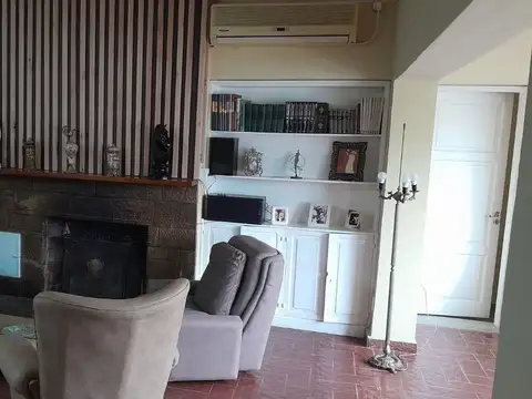 Casa 6 ambientes con 3 baños