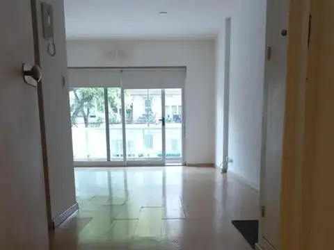 Charlone e/ Avenida Lacroze y Olleros