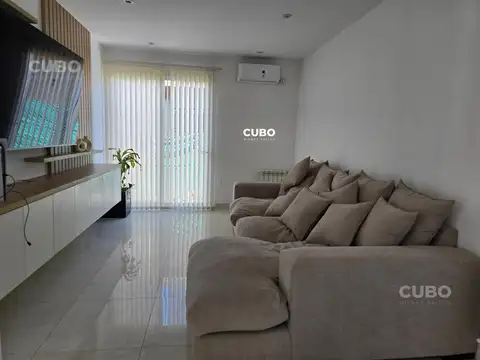 Casa 8 ambientes con 3 baños