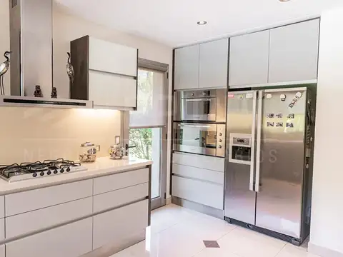 Casa 6 ambientes con 5 baños