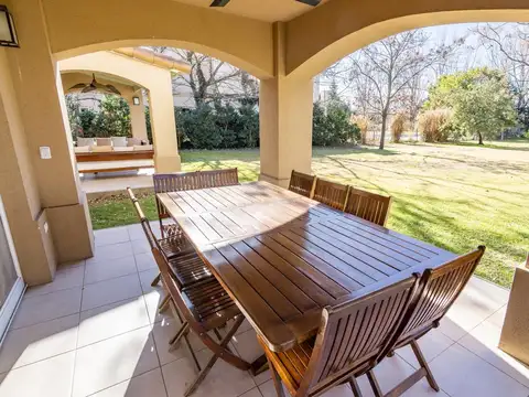 Casa en Venta con 6 cocheras