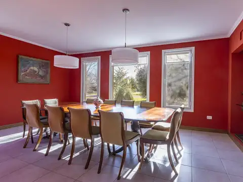 Casa 5 ambientes con 4 baños