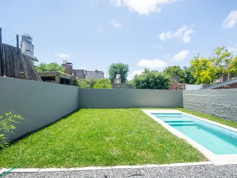 Casa 4 ambientes con 2 baños