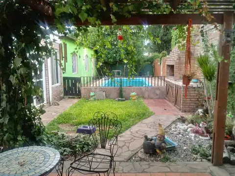 Venta | Casa | 2 Dormitorios | Quincho | Piscina | Capitán Bermúdez | Barrio Centro