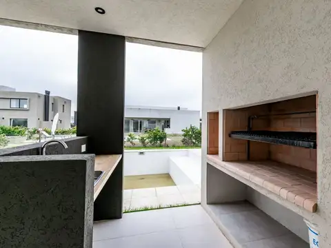 Casa en Venta con 6 cocheras