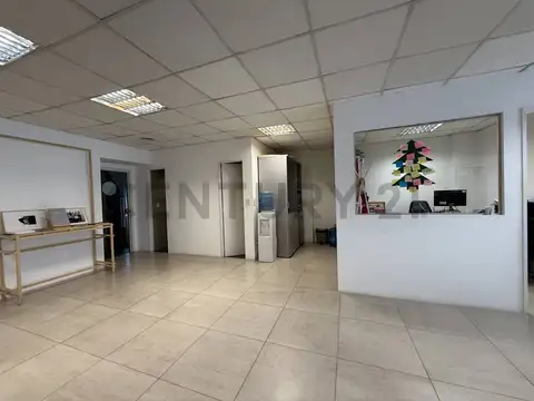 Oficina en Venta con 2 cocheras
