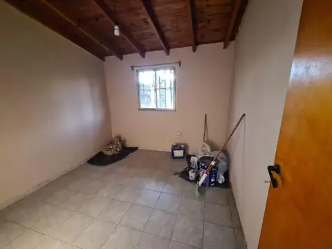 Casa 5 ambientes con 1 baño