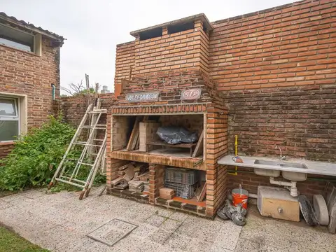 Casa 5 ambientes con 3 baños