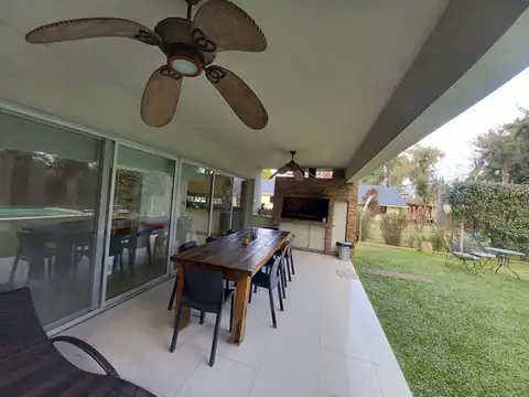 Casa 4 ambientes con 3 baños