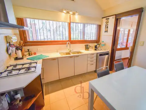 Casa en Venta con 4 cocheras