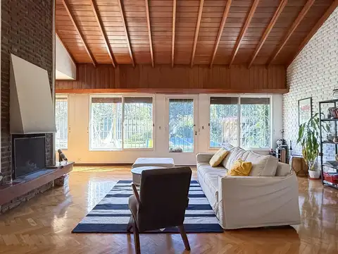 Encantadora Casa en Venta, 1 Planta, Tres Dormitorios, Jardín y Pileta - Martínez, San Isidro