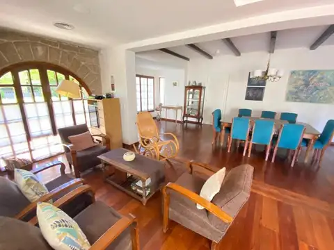 Casa en Alquiler Temporal con 2 cocheras