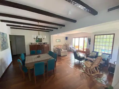 Casa 6 ambientes con 3 baños