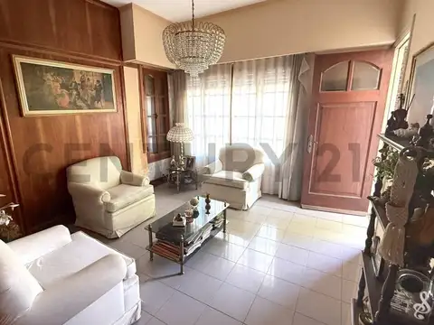 Casa céntrica frente al Correo – Venado Tuerto | Apta crédito