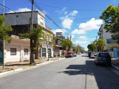 Local en Venta Via Púb.