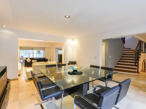 EN VENTA CASA DE 2 DORMITORIOS MAS AMPLIO COMODIN CON PARQUE Y PILETA EN FISHERTON, ROSARIO. CALIDAD