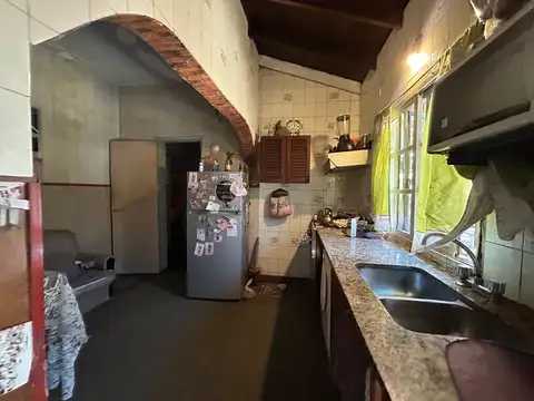 Casa 6 ambientes con 2 baños