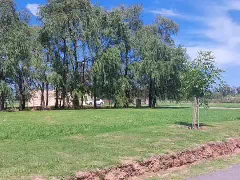 EXCELENTE LOTE EN VENTA DE 826m2 CON VISTA AL BOSQUE EN BARRIO SANTA ISABEL ETAPA 2