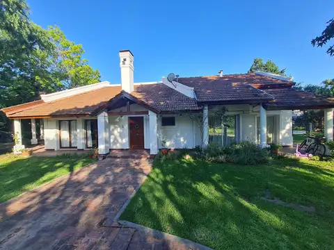 Casa 6 ambientes con 3 baños