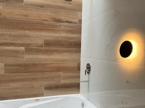 Caamaño al 1100, Lagoon Pilar