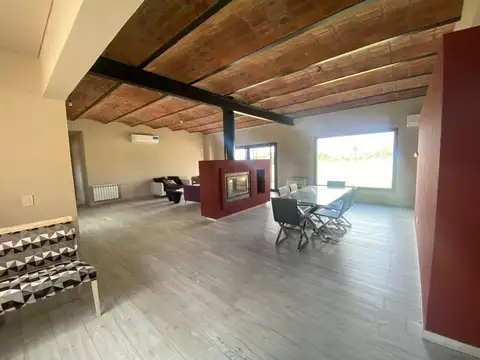 Casa 5 ambientes con 4 baños