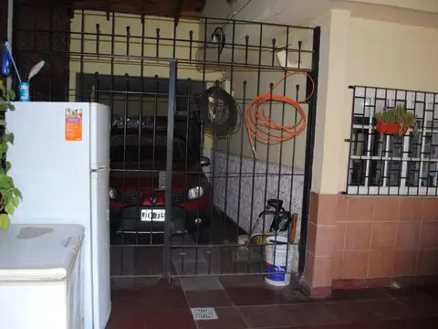 venta de casa en Quilmes con cochera patio quincho