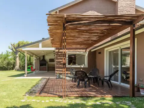 Casa 4 ambientes con 3 baños