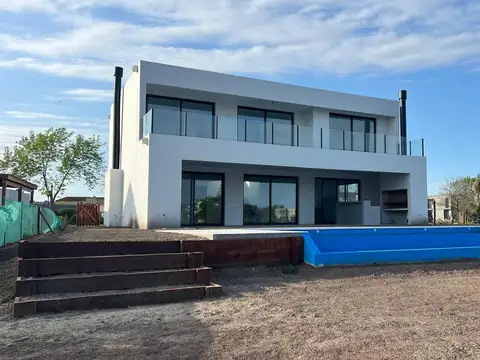 Casa en Venta en El Canton, USD 450.000