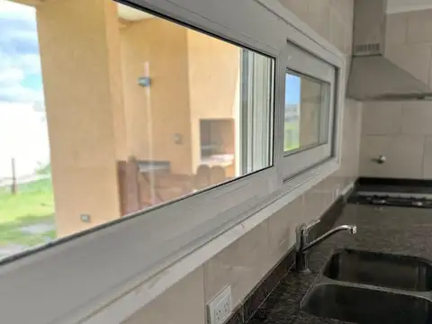 Casa en Alquiler en Haras Del Sur 3, USD 1.900