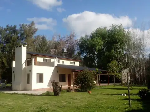 Casa en Venta con 2 cocheras