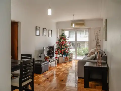 VENTA RECOLETA CUATRO AMBIENTES LUMINOSO CON BALCON