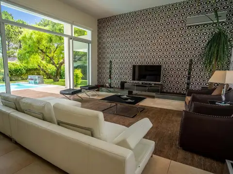 Casa en Venta en Punta del Este, USD 1.750.000