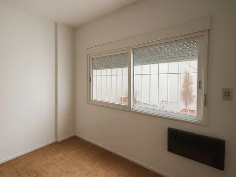 Alquiler  de Monoambiente con Patio-P. Patricios-