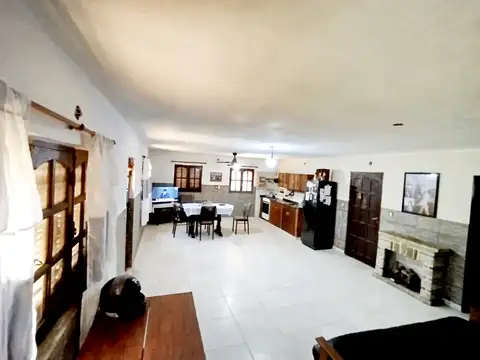 Casa 4 ambientes con 2 baños