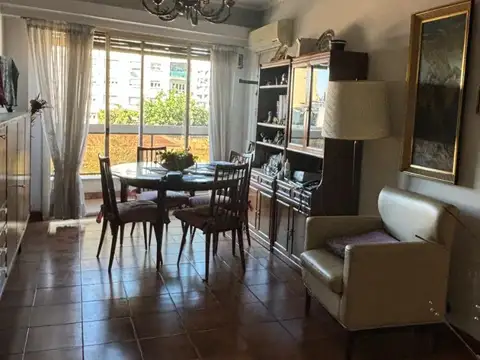 Departamento 3 ambientes frente con balcon corrido, muy luminoso