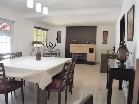 Casa en Venta con 4 cocheras