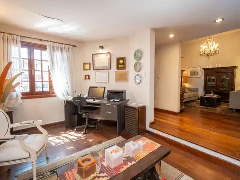 Casa 10 ambientes con 2 baños