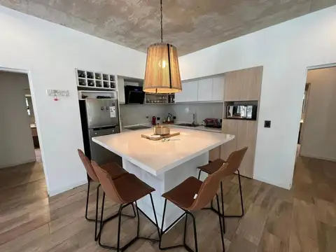 Casa 4 ambientes con 2 baños