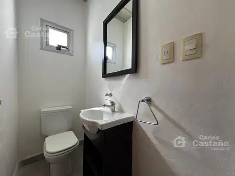 Casa 4 ambientes con 2 baños