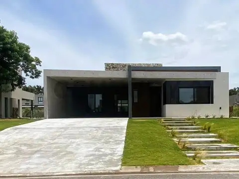Venta casa 4 ambientes con dependencia A estrenar Barrio La Calesa- Country Pilará