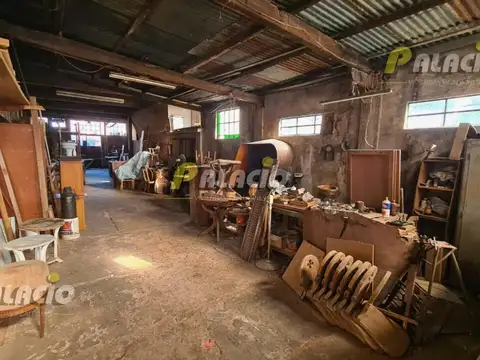 Galpón en lote de 500m² - 250m² LIBRES en Villa Bonich